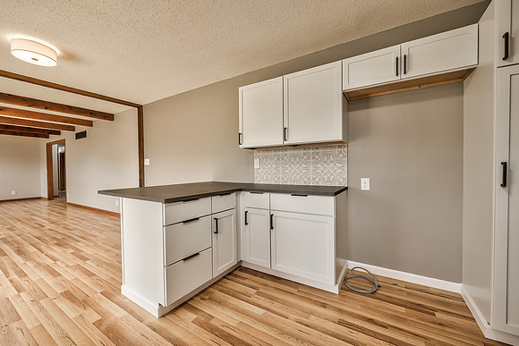 8134OaklandAve-16