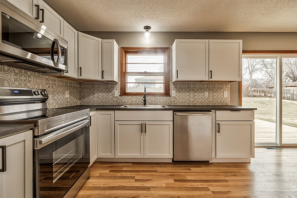 8134OaklandAve-17