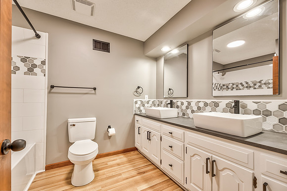 8134OaklandAve-25