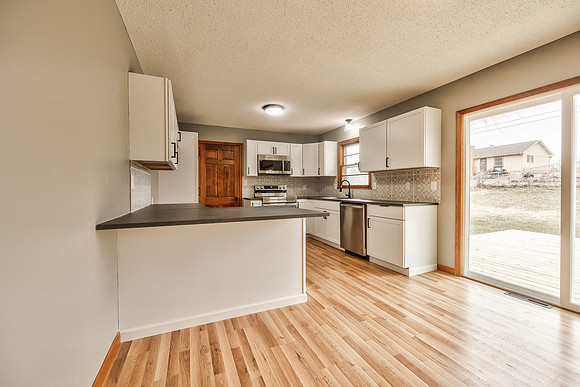 8134OaklandAve-14