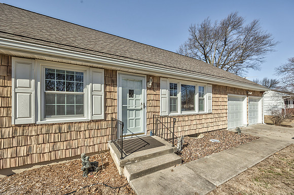 9010WesternHillsDr-40