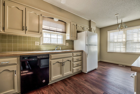 120WoodbridgeLN-11