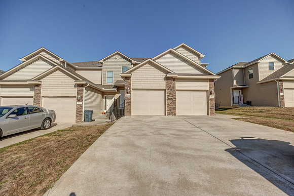 10530ClubhouseDr-1