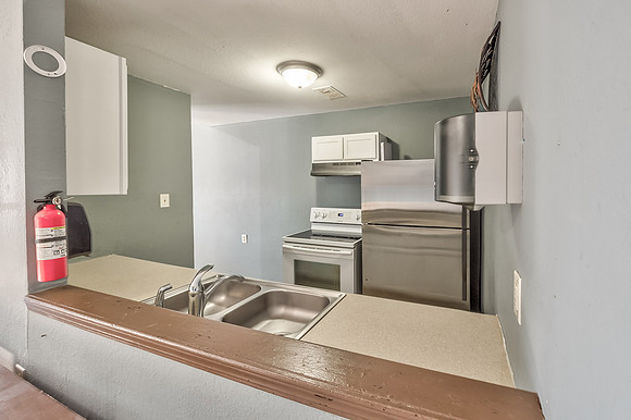 5722NortonAve-12
