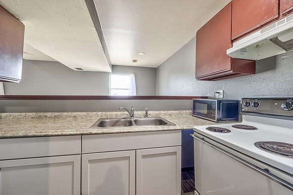 5722NortonAve-32