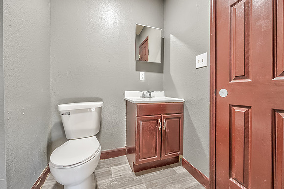 5722NortonAve-33