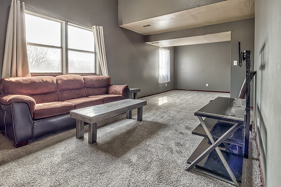 5722NortonAve-52