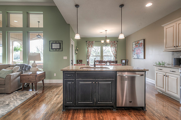 8421PrimroseSt-19