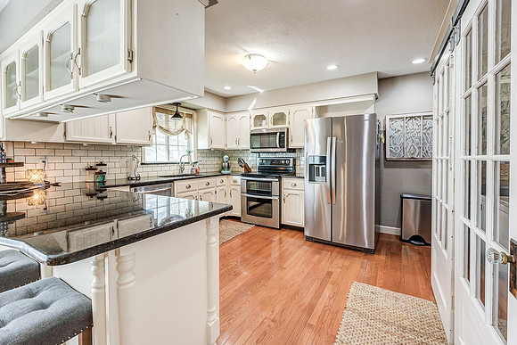 700Englewood-24