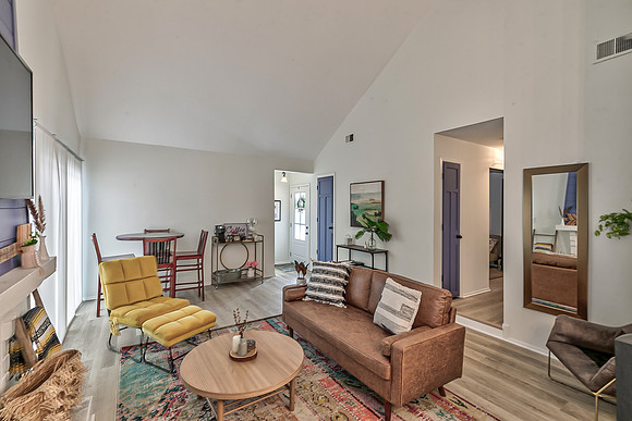 8106MonroviaSt-23