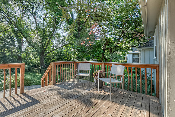 9115SomersetDr-24