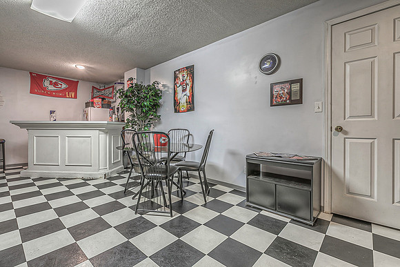 1000SValleyRd-25
