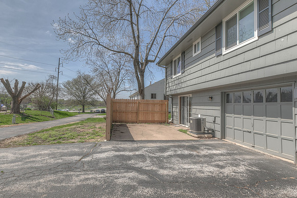 8607W83St-22