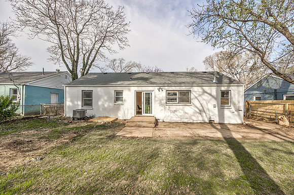8609Wornall-18