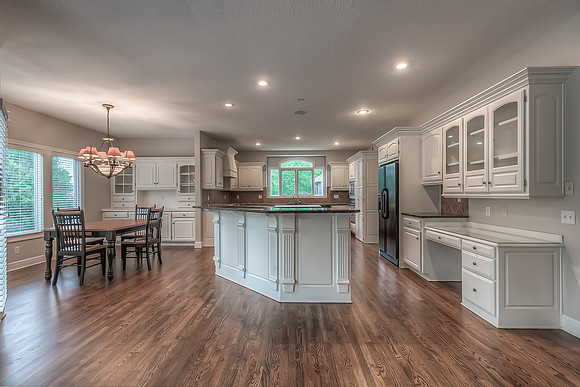 5736W146St-8