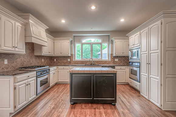 5736W146St-10
