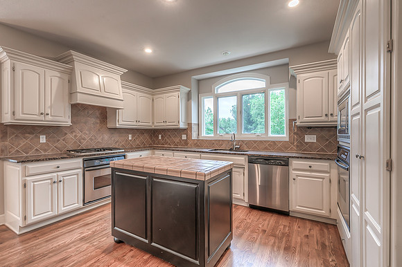 5736W146St-12