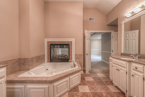 5736W146St-30
