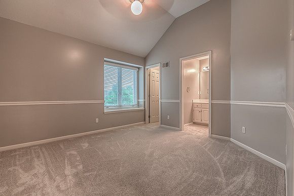 5736W146St-32
