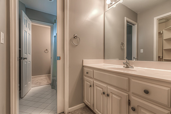 5736W146St-34