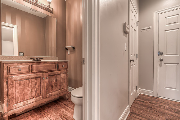 5736W146St-36