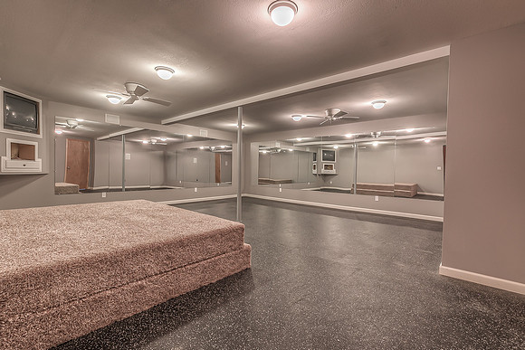 5736W146St-40