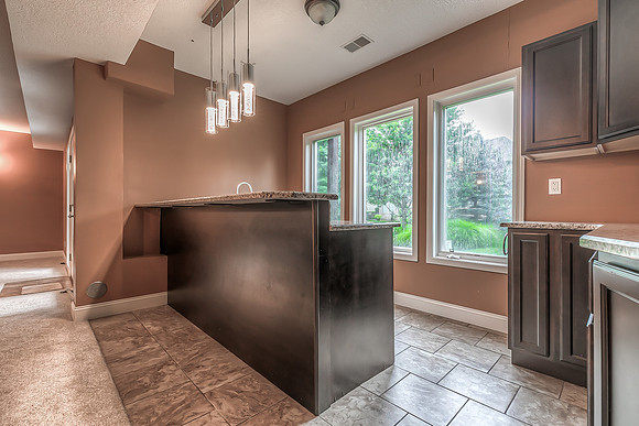 5736W146St-44
