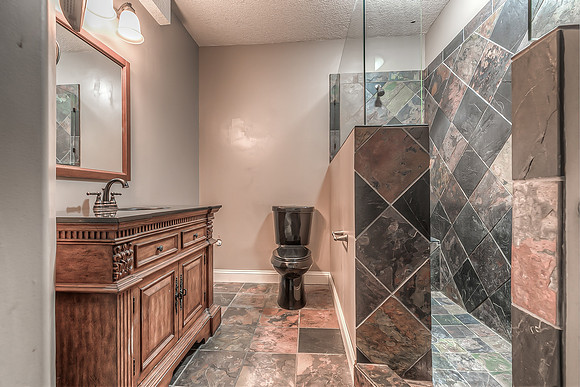 5736W146St-47