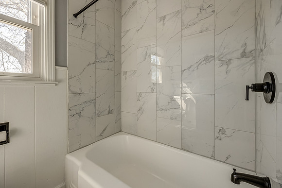 1305E84ST-18