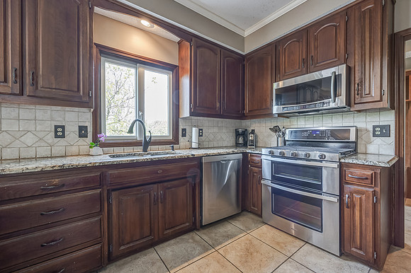 14770HadleyST-15