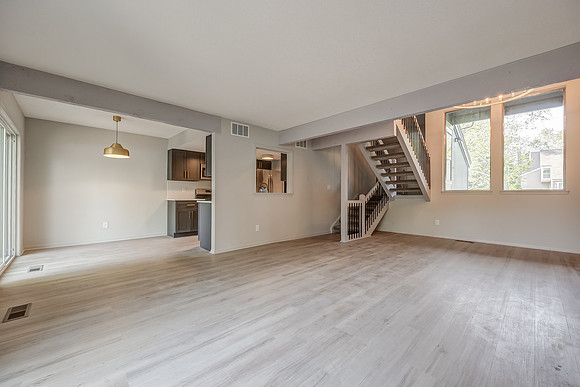 8026ColonyLn-10