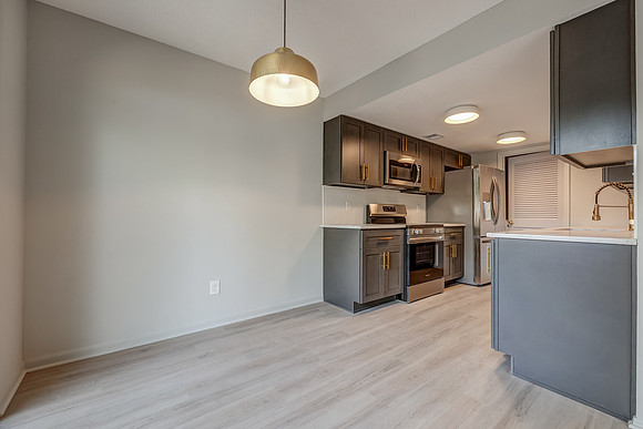 8026ColonyLn-11