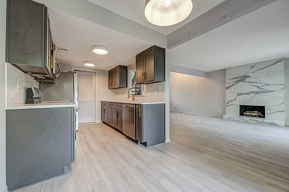 8026ColonyLn-14