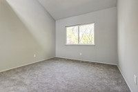 8026ColonyLn-18