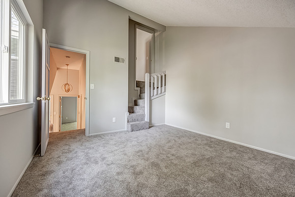 8026ColonyLn-22