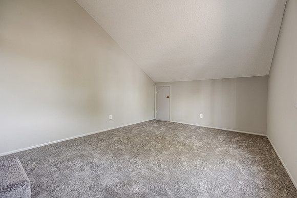 8026ColonyLn-21