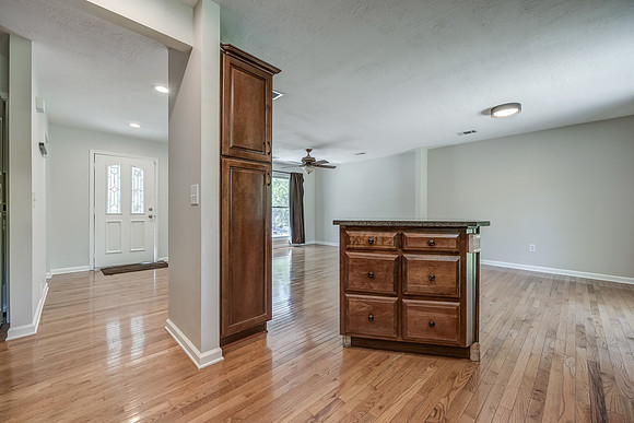 1300NLeeviewDR-9