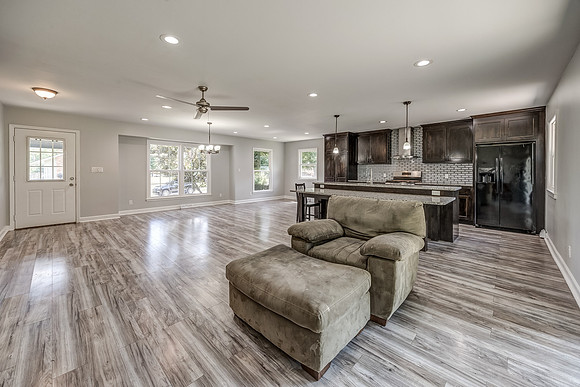 5624LocustAve-9