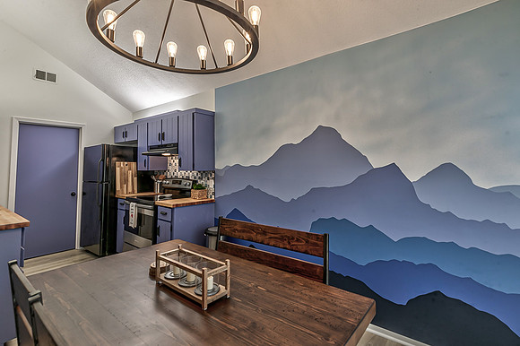 8106MonroviaSt-13