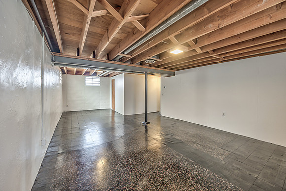 9010WesternHillsDr-24
