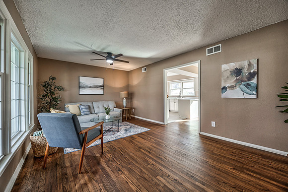 8609Wornall-4