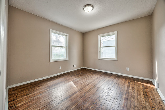 8609Wornall-13