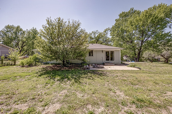 1300NLeeviewDR-25