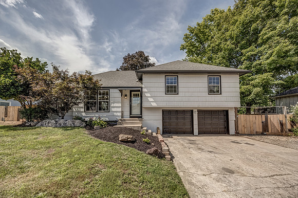 5624LocustAve-19
