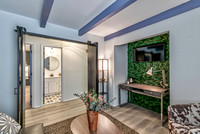 8106MonroviaSt-10