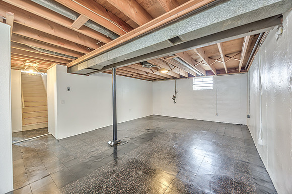 9010WesternHillsDr-23
