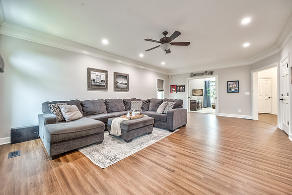 700WhiteOakLn-16