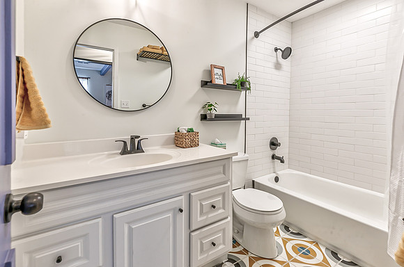 8106MonroviaSt-12