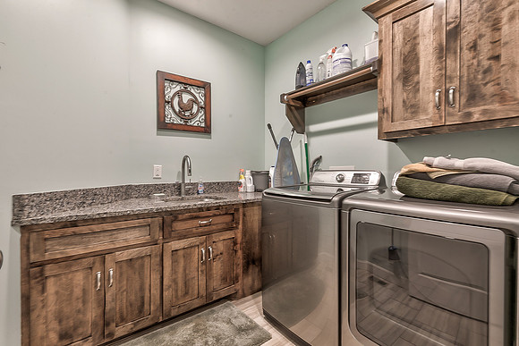 6801MillbrookSt-15