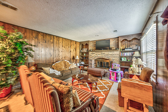 405SMontclaireDr-15